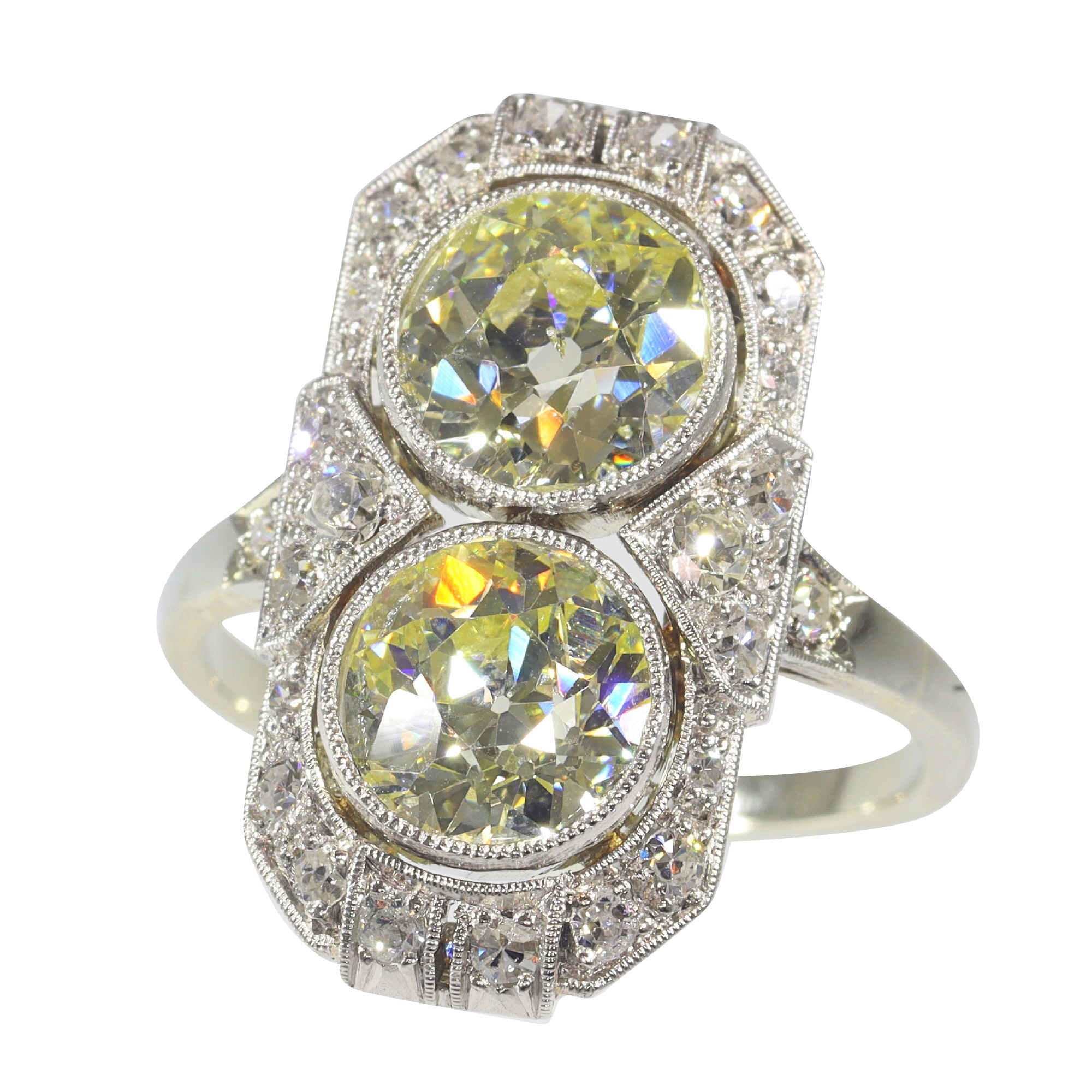 Art Deco Elegance: A 1930s Diamond Ring's Tale